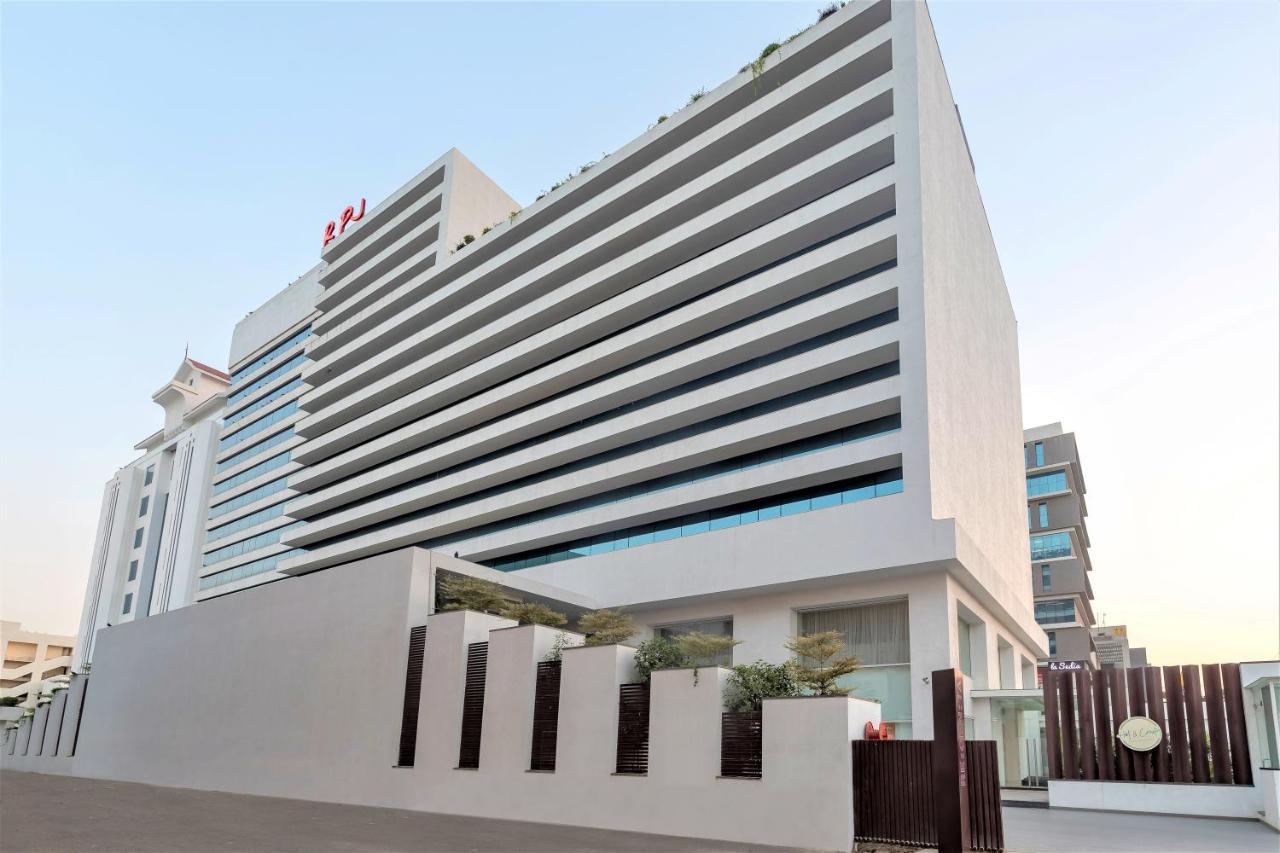รีเจนตา เซ็นทรัล ราชโกฎิ Hotel ภายนอก รูปภาพ