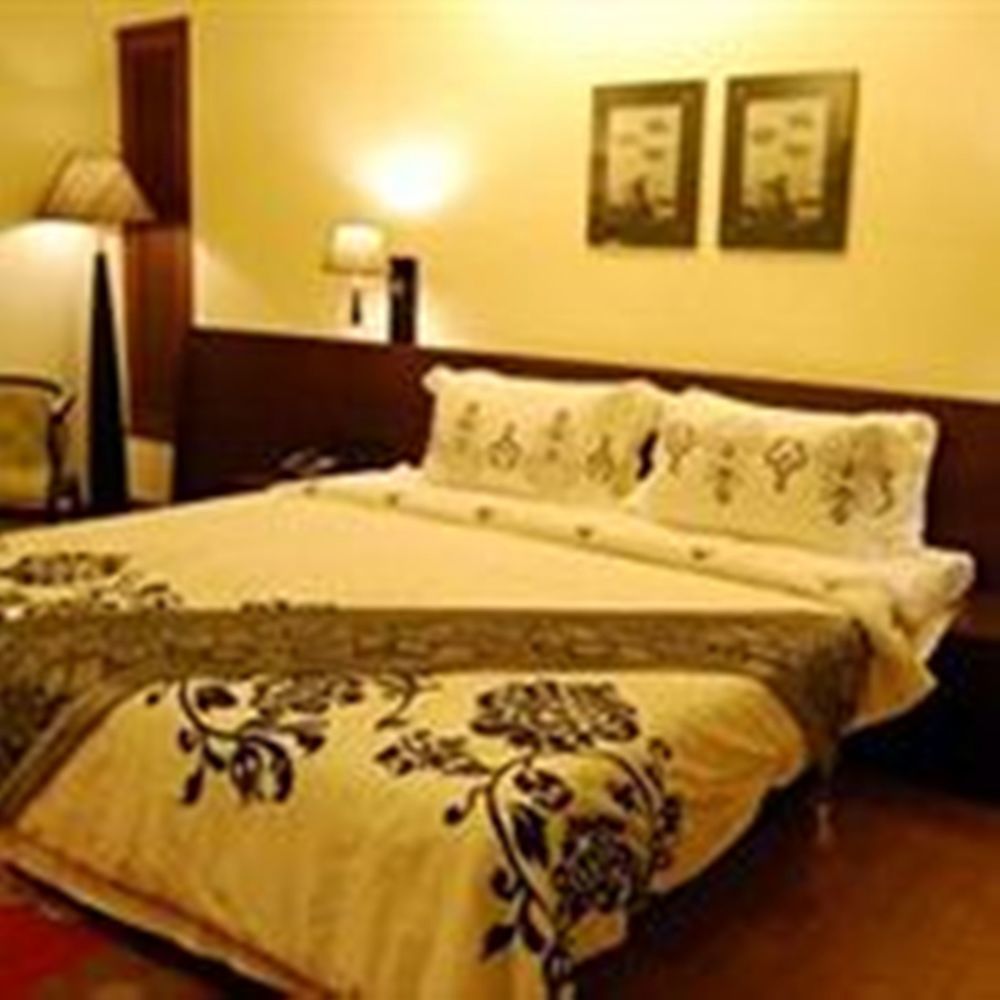 รีเจนตา เซ็นทรัล ราชโกฎิ Hotel ภายนอก รูปภาพ