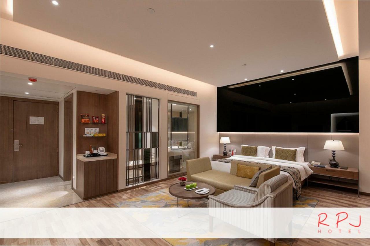 รีเจนตา เซ็นทรัล ราชโกฎิ Hotel ภายนอก รูปภาพ