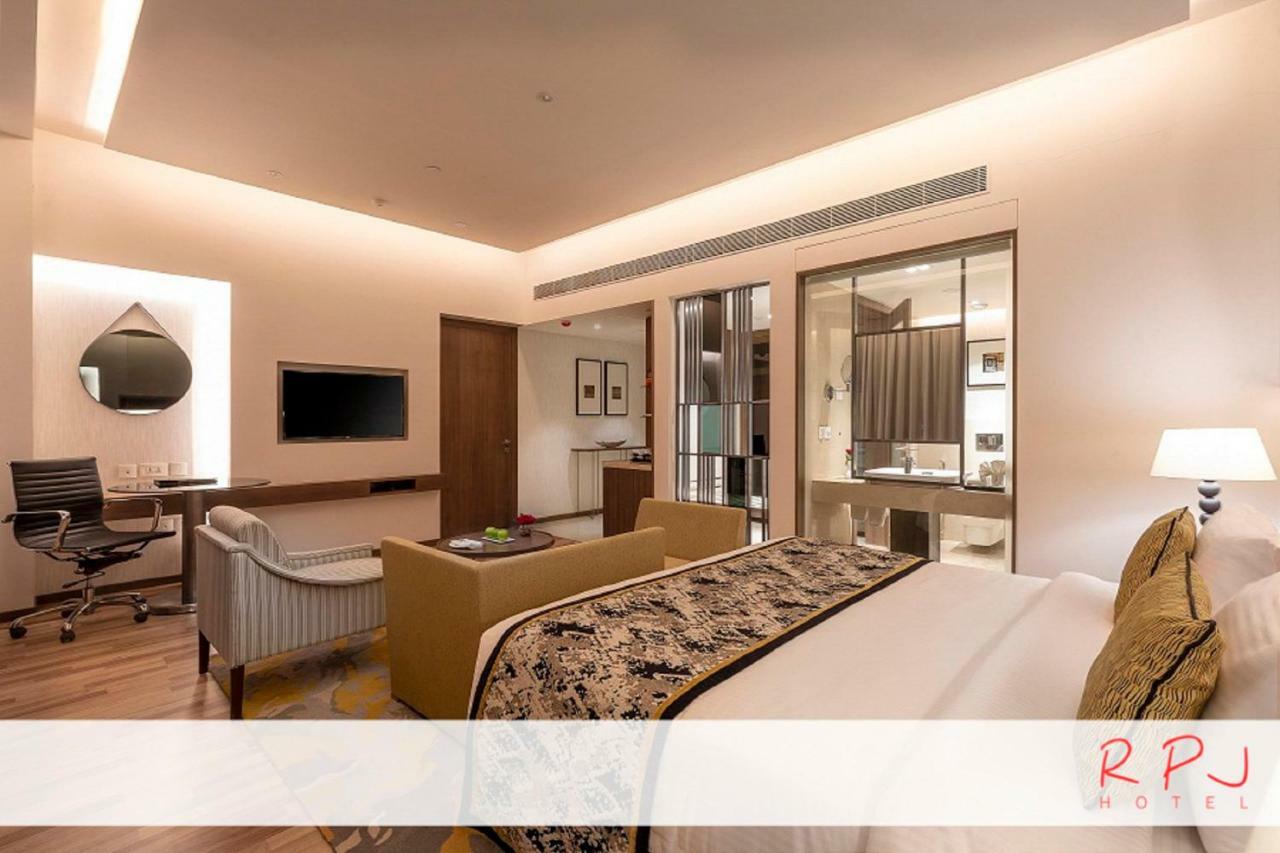 รีเจนตา เซ็นทรัล ราชโกฎิ Hotel ภายนอก รูปภาพ