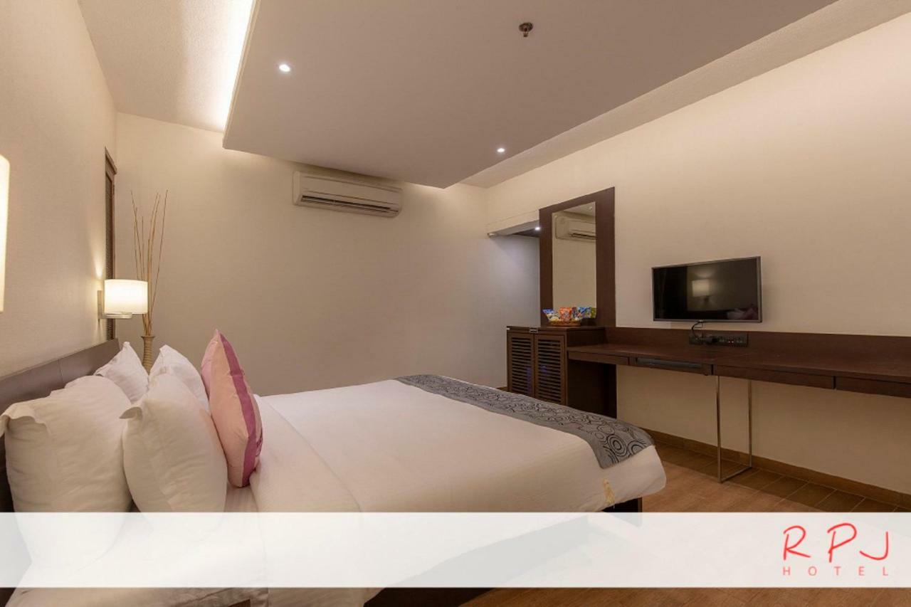 รีเจนตา เซ็นทรัล ราชโกฎิ Hotel ภายนอก รูปภาพ