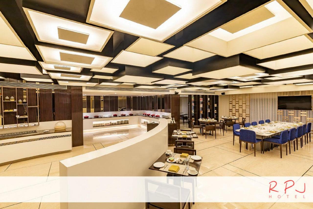 รีเจนตา เซ็นทรัล ราชโกฎิ Hotel ภายนอก รูปภาพ