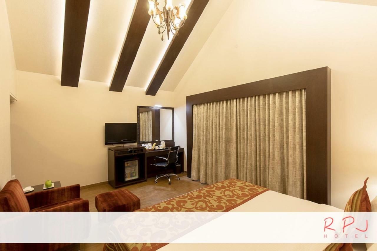 รีเจนตา เซ็นทรัล ราชโกฎิ Hotel ภายนอก รูปภาพ