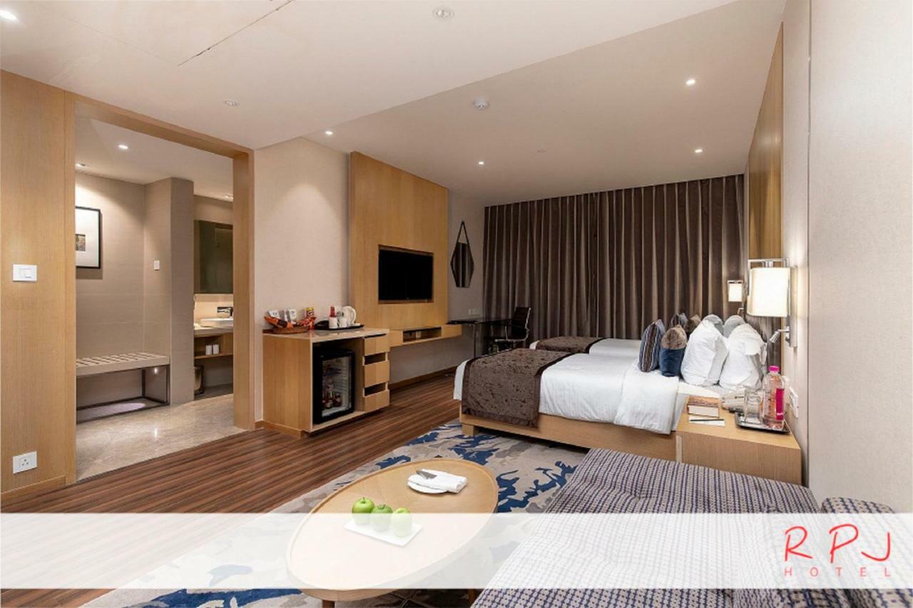 รีเจนตา เซ็นทรัล ราชโกฎิ Hotel ภายนอก รูปภาพ
