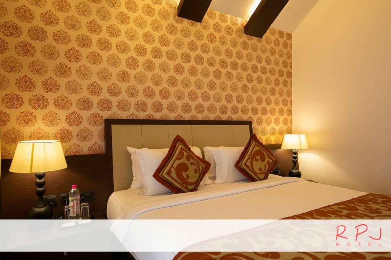 รีเจนตา เซ็นทรัล ราชโกฎิ Hotel ภายนอก รูปภาพ