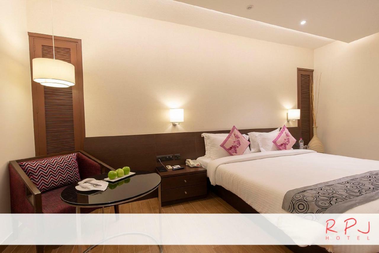 รีเจนตา เซ็นทรัล ราชโกฎิ Hotel ภายนอก รูปภาพ