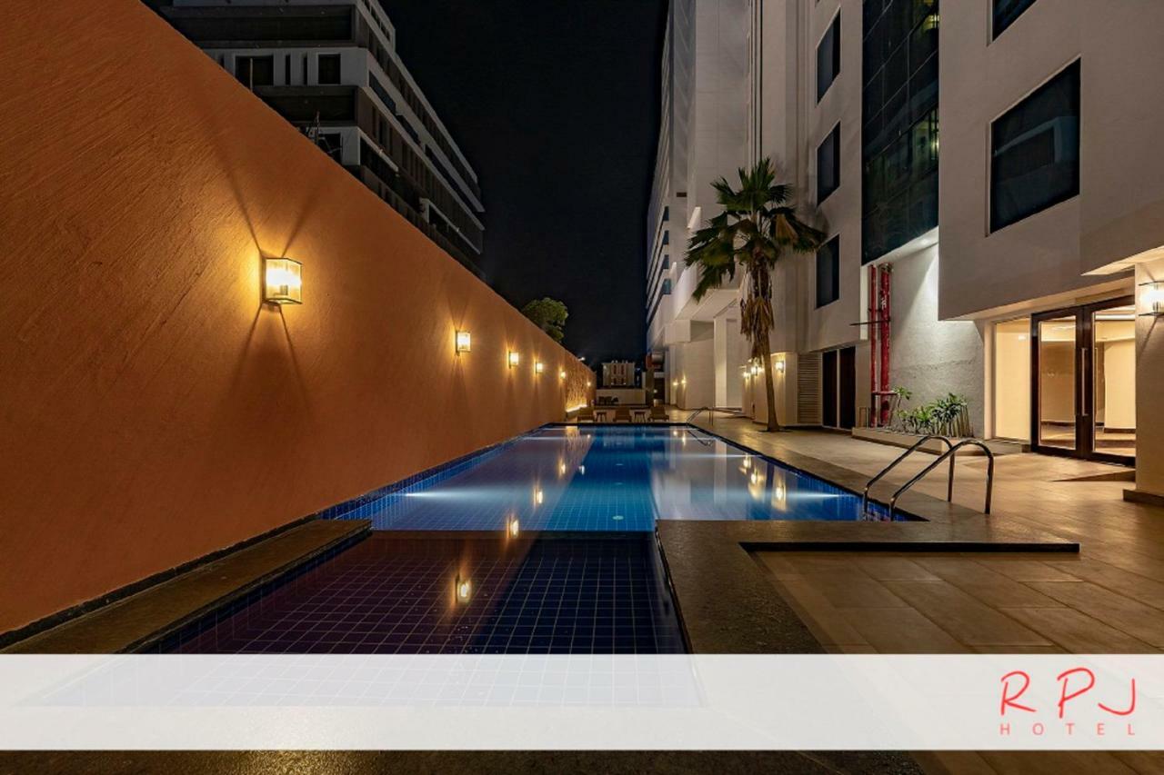รีเจนตา เซ็นทรัล ราชโกฎิ Hotel ภายนอก รูปภาพ