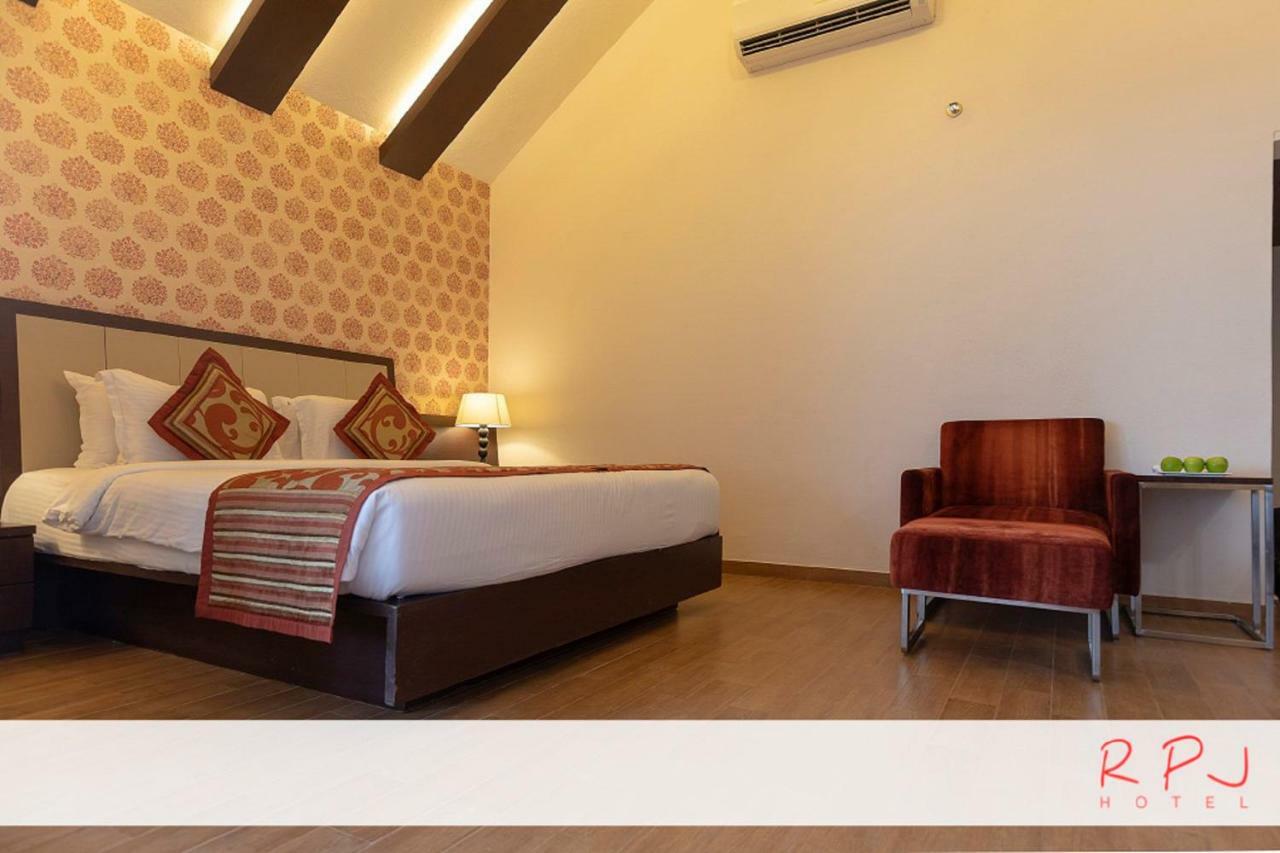 รีเจนตา เซ็นทรัล ราชโกฎิ Hotel ภายนอก รูปภาพ