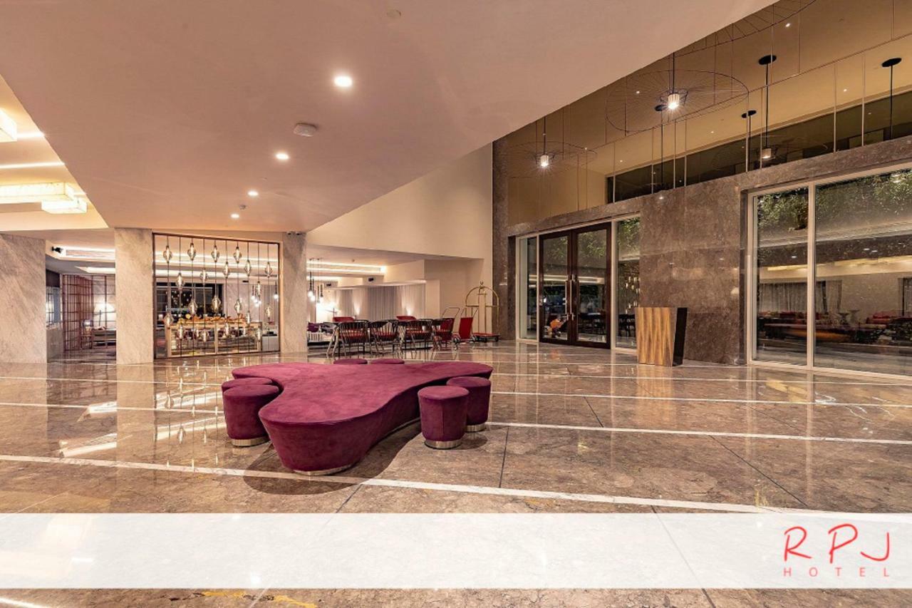 รีเจนตา เซ็นทรัล ราชโกฎิ Hotel ภายนอก รูปภาพ