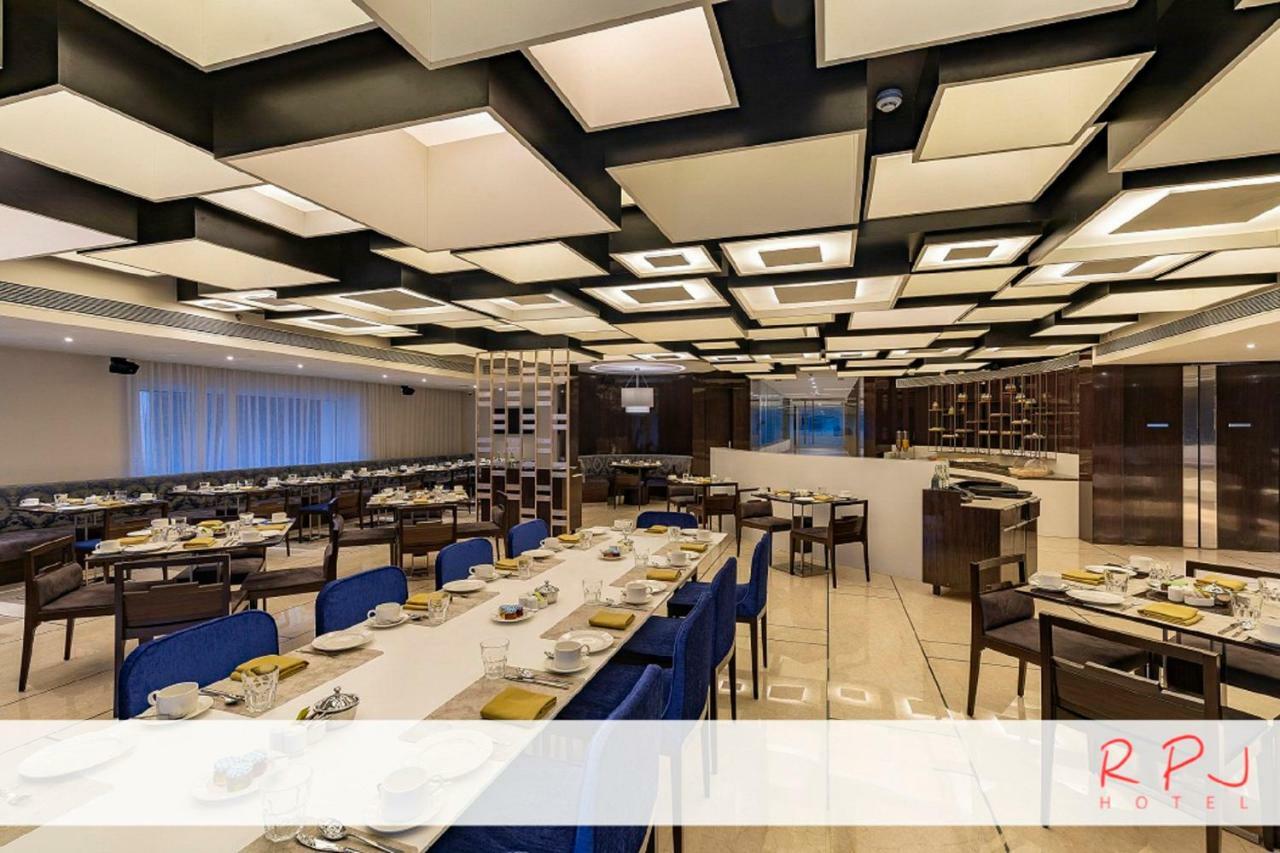 รีเจนตา เซ็นทรัล ราชโกฎิ Hotel ภายนอก รูปภาพ